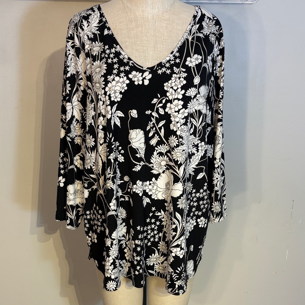 Chic Black and White Floral Blouse NWT size 3X